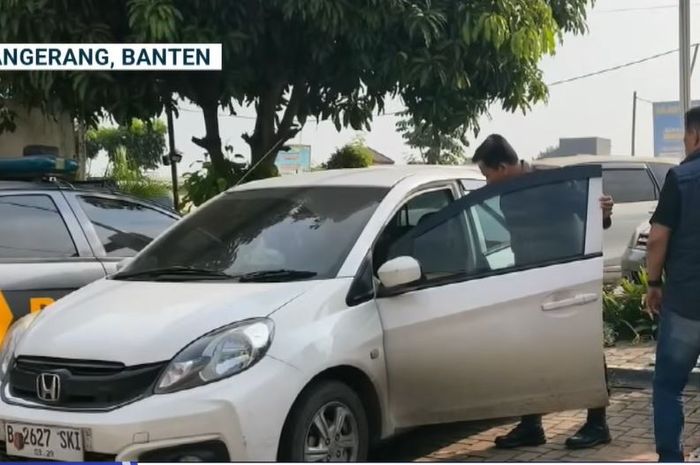 Barang bukti Honda Brio milik seorang wanita inisial LA (29) yang sempat dirampas begal di Kampung Pabuaran, Cisauk, kabupaten Tangerang