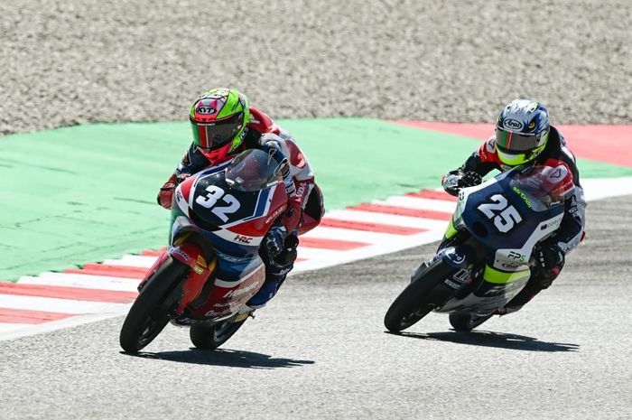 M. Kiandra Ramadhipa di Moto3 Junior dengan motor beromor 32