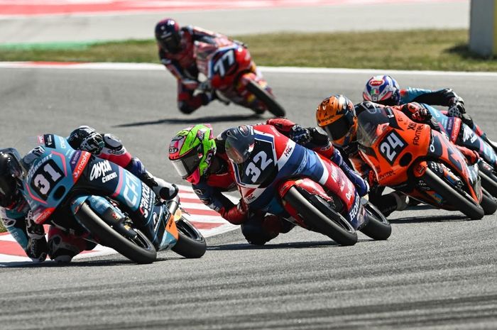 M. Kiandra Ramadhipa di Moto3 Junior dengan motor beromor 32