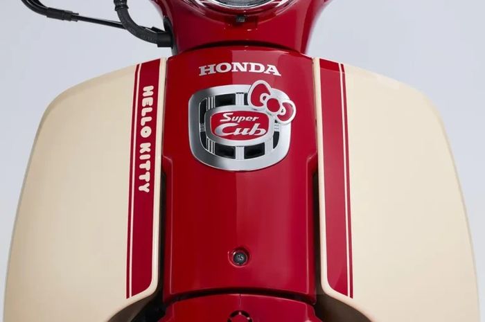 Honda Super Cub x Hello Kitty
