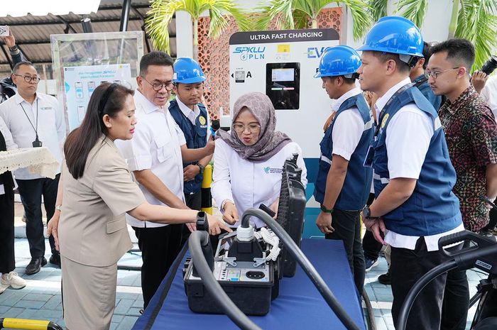 Alat charger di SPKLU harus ditera 