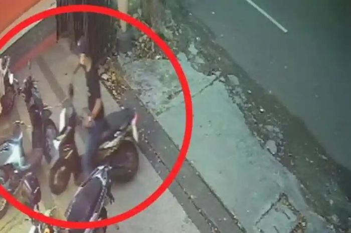 Viral pria misterius gasak Honda BeAT tapi tinggalkan Scoopy di lokasi kejadian