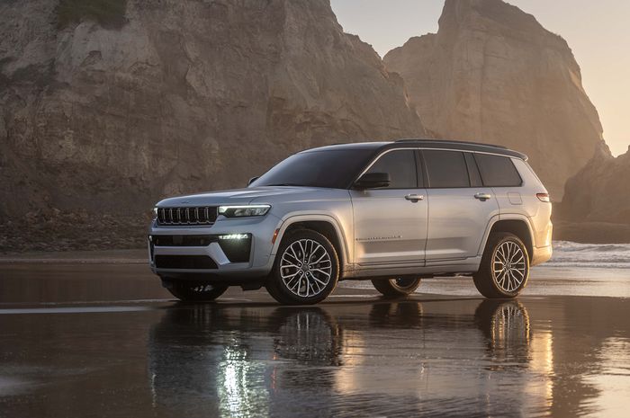 Jeep Grand Cherokee L model tahun 2026.