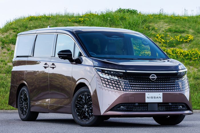 Nissan Elgrand terbaru.