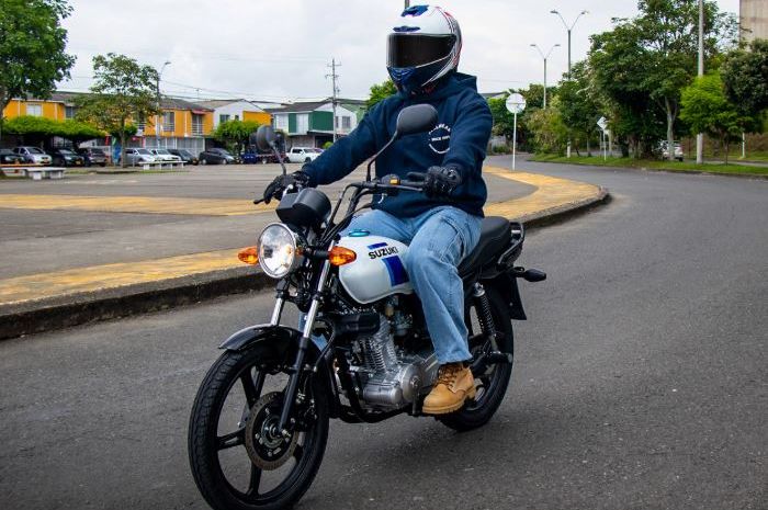 penampakan motor baru bergaya retro Suzuki AX4 ABS, harga setara Rp 30 jutaan dan iritnya tembus 58 km per liter
