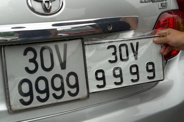 Pelat nomor mobil di Vietnam