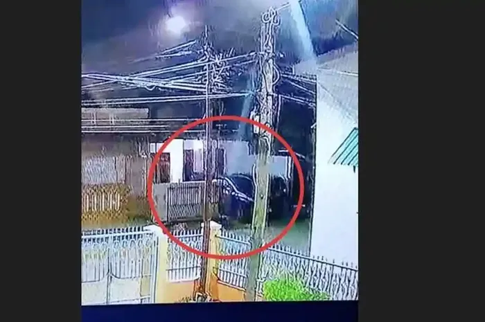 Rekaman CCTV aksi pencurian Toyota Avanza milik sopir taksi online di Jalan Mawar, Helvetia Tengah, Medan Helvetia, kota Medan, (27/5/26) dini hari dan pelaku minta tebusan Rp 65 juta