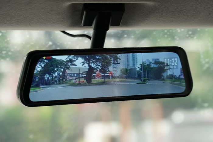 Salah satunya melalui fitur Smart e-Mirror yang tersedia pada New XL7 Alpha Hybrid.