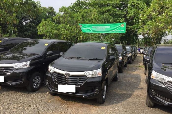 Ilustrasi Toyota Avanza yang menjadi armada taksi online