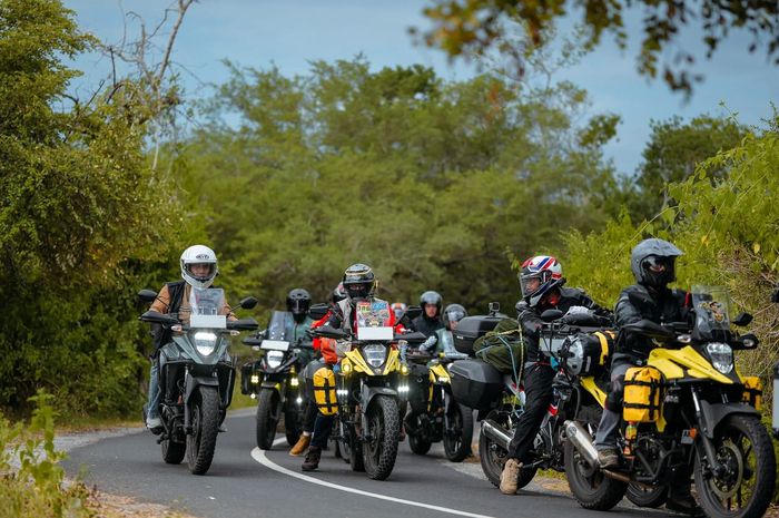 Bali dan Banyuwangi mendadak dipenuhi rombongan pengguna Suzuki V-Strom 250SX pada pertengahan Mei 2026.