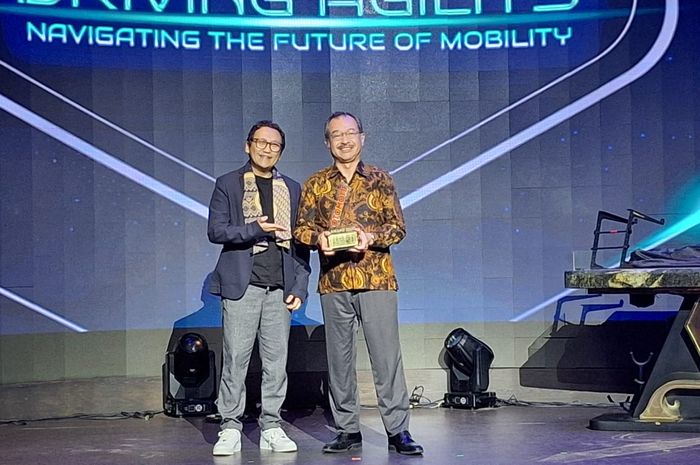 KMI Bangga Kawasaki KLE500 Jadi Bike Of The Year OTOMOTIF Award 2026