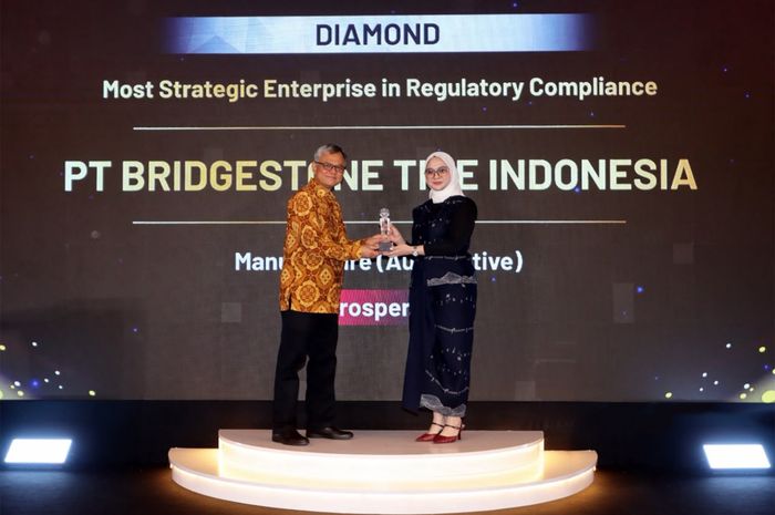 Bridgestone Indonesia raig penghargaan Most Strategic Enterprise in Regulatory Compliance untuk sektor Automotive Manufacture