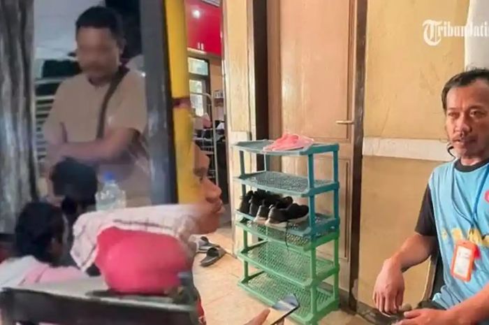 Badut dianiaya polisi bermotor usai terlibat senggolan saat menyebrang jalan