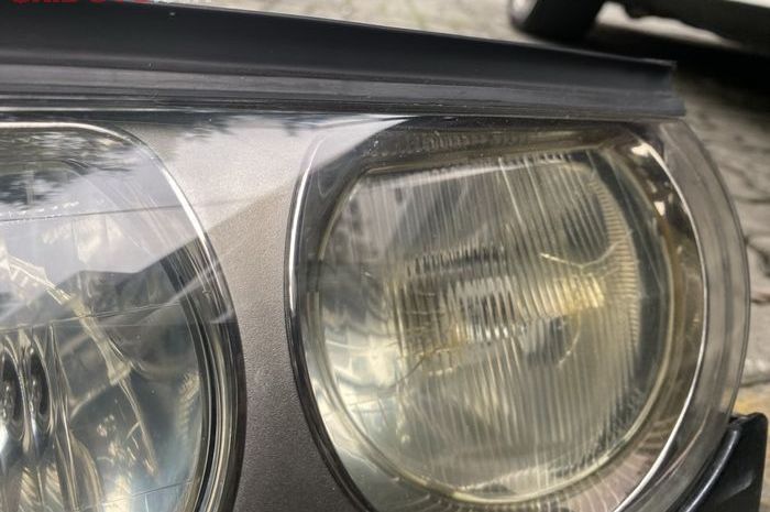 Penyebab headlamp mobil retak rambut 