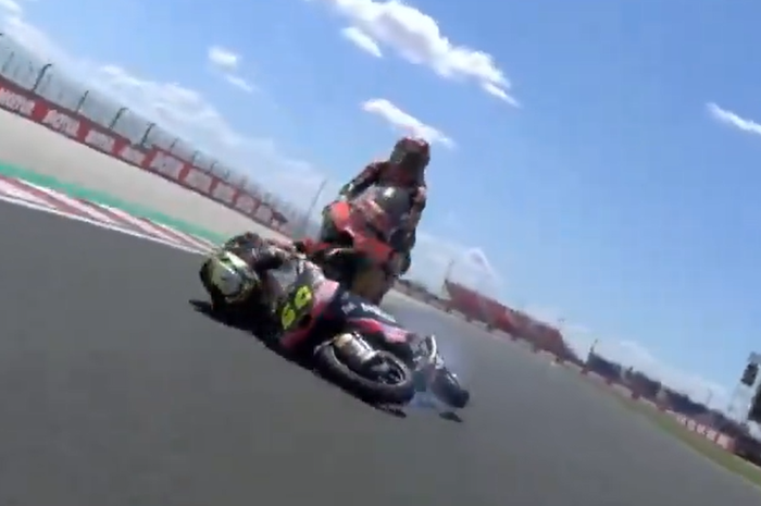 David Munoz terjatuh dan terlindas dua pembalap di belakangnya pada race Moto3 Hungaria