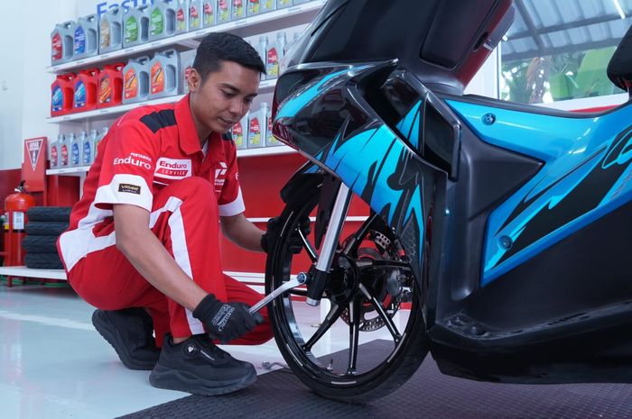 Pengendara yang mampir ke SPBU Pertamina di Jalan Ahmad Yani, Bekasi, kini tidak hanya bisa mengisi bahan bakar.