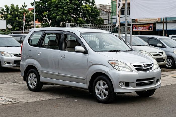 Mobil bekas Toyota Avanza 2010