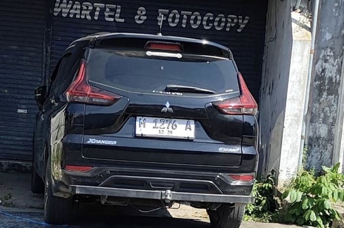 Mitsubishi Xpander dinas pelat merah yang diganti pelat putih dan diduga dipakai warga sipil di Pamekasan, Madura, Jawa Timur