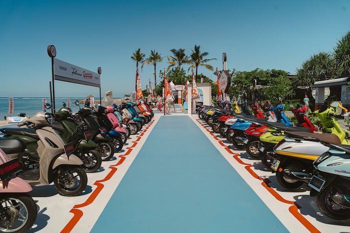 Deretan Yamaha Grand Filano hasil modifikasi peserta dipamerkan dalam Yamaha Classy Modifest 2026 Bali yang digelar di Icon Mall Denpasar. 