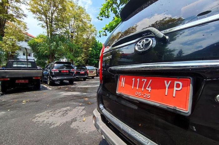Sejumlah mobil dinas pelat merah di lingkungan Pemerintah Kabupaten (Pemkab) Lumajang