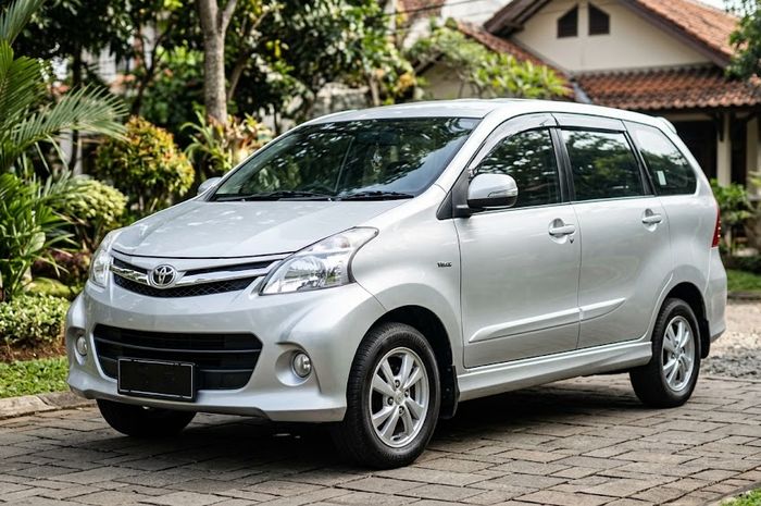 Mobil bekas Toyota Avanza 2013