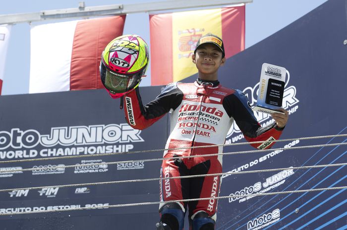 Muhammad Kiandra Ramadhipa raih kemenangan perdana di Moto3 Junior World Championship saat tampil di sirkuit Estoril, Portugal, Minggu (14/6/2026)