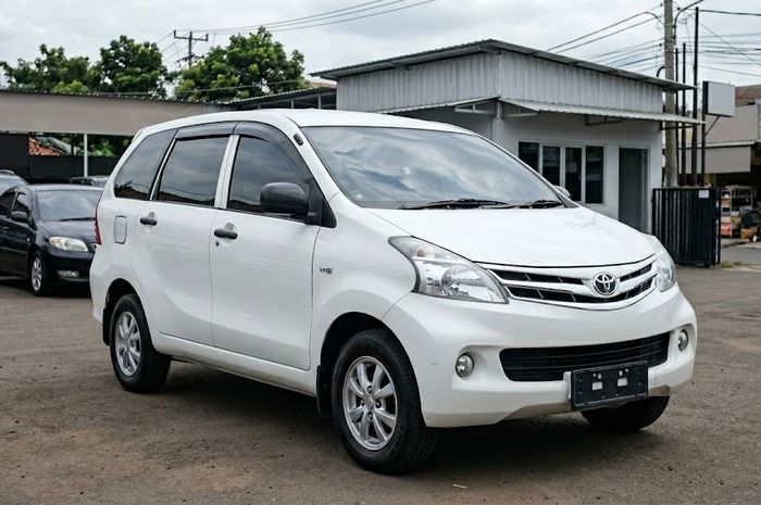 Mobil bekas Toyota Avanza 2015