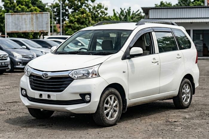 Mobil bekas Daihatsu Xenia 2015