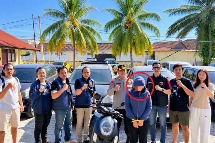 Ibu muda inisial NV (27) di Pesisir Barat, Lampung ditangkap Satreskrim Polres Pesisir Barat setelah menggadaikan mobil sewaan milik 11 orang