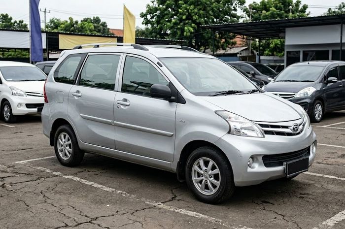 Mobil bekas Daihatsu Xenia 2012