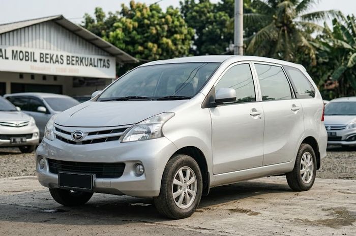 Mobil bekas Daihatsu Xenia 2013