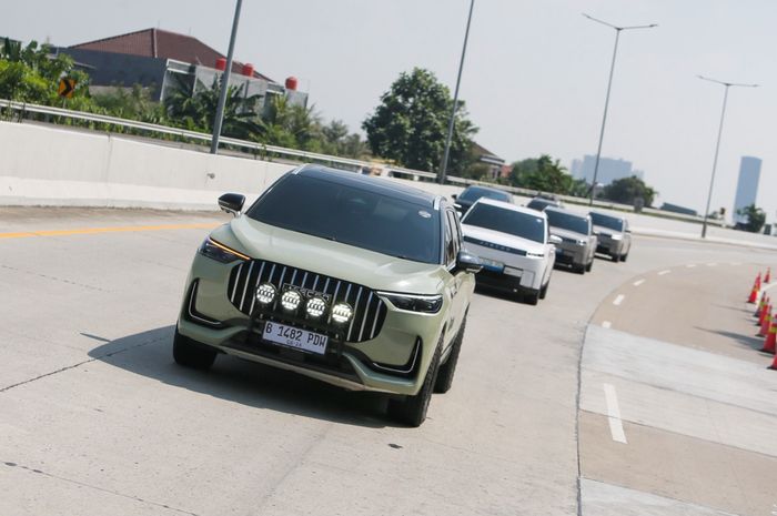 JAECOO J8 SHS-P ARDIS menjadi salah satu model yang mencuri perhatian setelah mencatatkan rekor MURI untuk jarak tempuh kendaraan PHEV di Indonesia. 