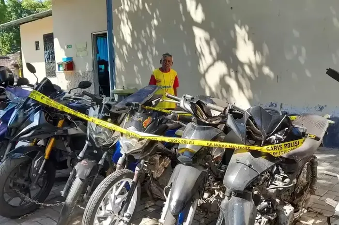 Motor-motor hasil razia balap liar yang sudah 6 bulan tak kunjung diambil pemiliknya di Satlantas Polres Situbondo