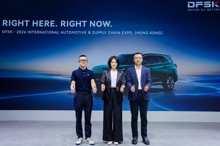 Jajaran direksi DFSK saat acara peluncuran E5 Plus setir kanan di Hong Kong