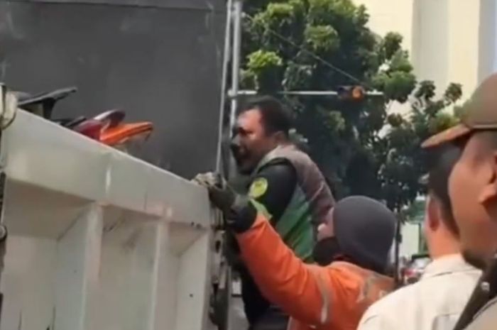 Motor pengemudi ojol diangkut Dishub