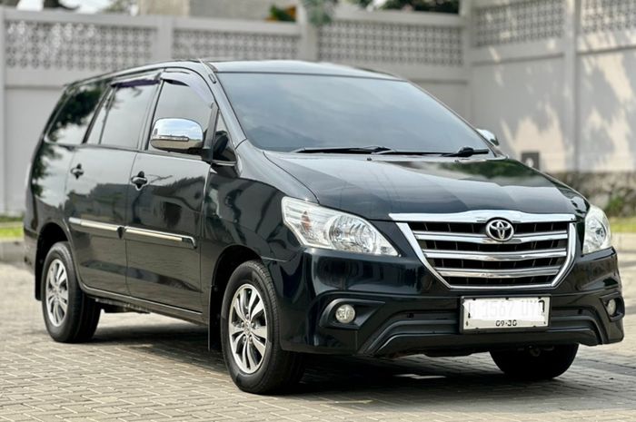 Mobil bekas Toyota Innova Diesel 2015