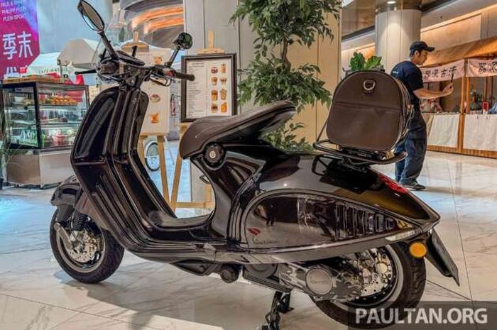 Vespa 946 Horse