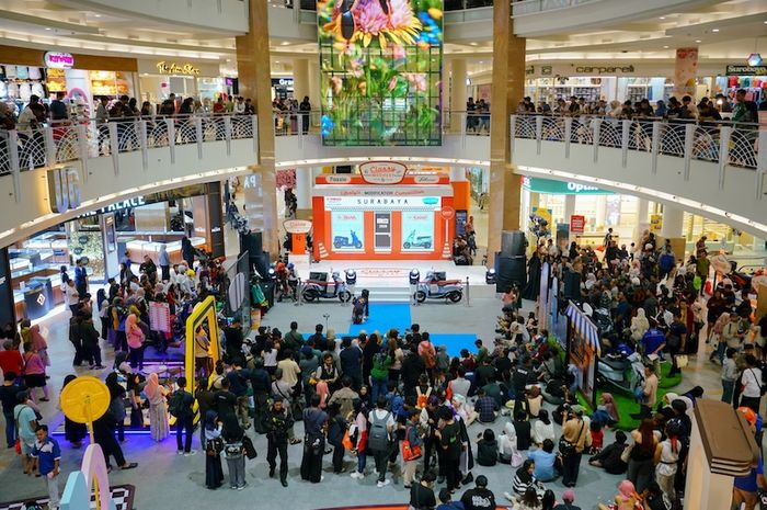 Yamaha Classy Modifest 2026 Surabaya di Royal Plaza menarik antusiasme pengunjung yang ingin melihat berbagai karya modifikasi Yamaha Fazzio dan Grand Filano. 