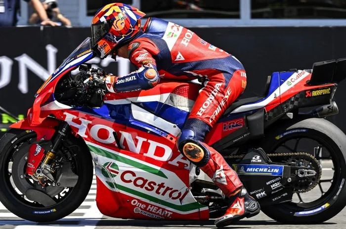 Ilustrasi penggunaan holeshot device di motor MotoGP sebelum start