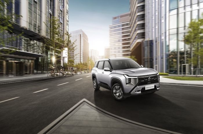 Mitsubishi Destinator meraih penghargaan Medium SUV pada ajang OTOMOTIF Award 2026. 