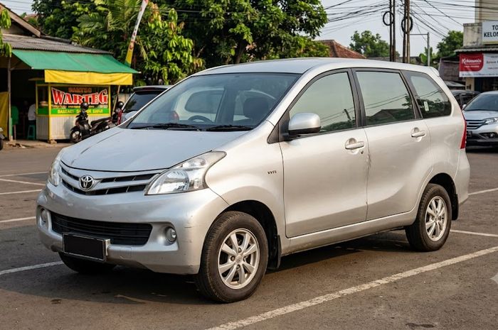 Mobil bekas Toyota Avanza 2012