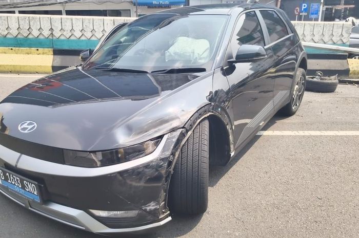 Dari hasil olah tempat kejadian perkara (TKP) sementara, mobil melaju dari arah utara menuju selatan di Jalan Sultan Hasanuddin.