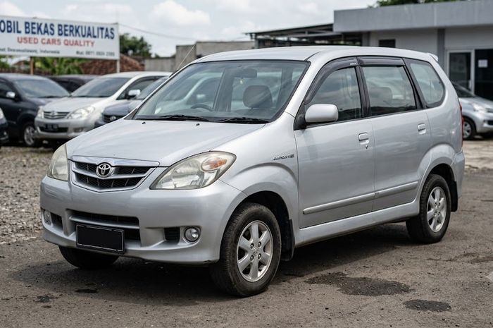 Mobil bekas Toyota Avanza 2010