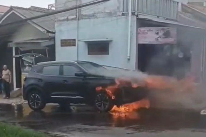 Chery Tiggo Cross CSH Baru 7 Bulan Tiba-tiba Terbakar di Bandung
