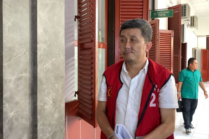 Eko Yuwono, Mantan Kepala Bengkel Dealer Resmi Mobil Honda PT Istana Mobil Surabaya Indah yang didakwa menggelapkan sparepart senilai Rp 1,9 miliar
