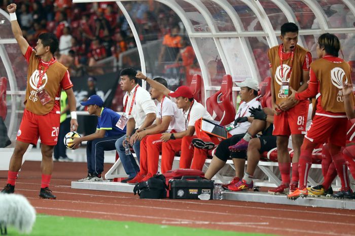 Suasana bangku cadangan Persija saat menjamu Home United pada leg kedua semifina Zona ASEAN Piala AFC 2018 di SUGBK, Senayan, Jakarta Pusat, 15 Mei 2018. 