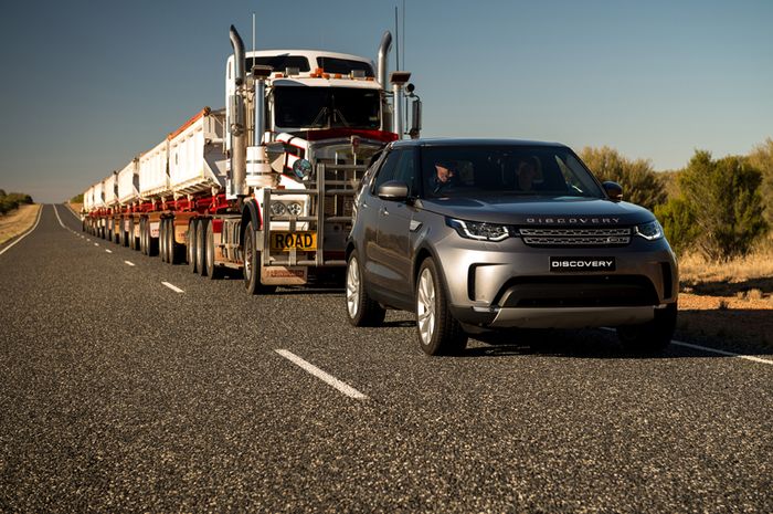 Land Rover Discovery Menderek Truk Trailer Seberat 110 Ton