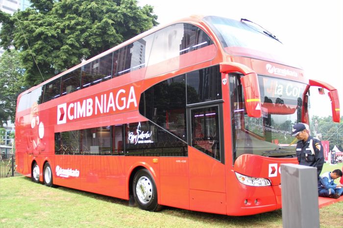 Bus TransJakarta dari CIMB Niaga