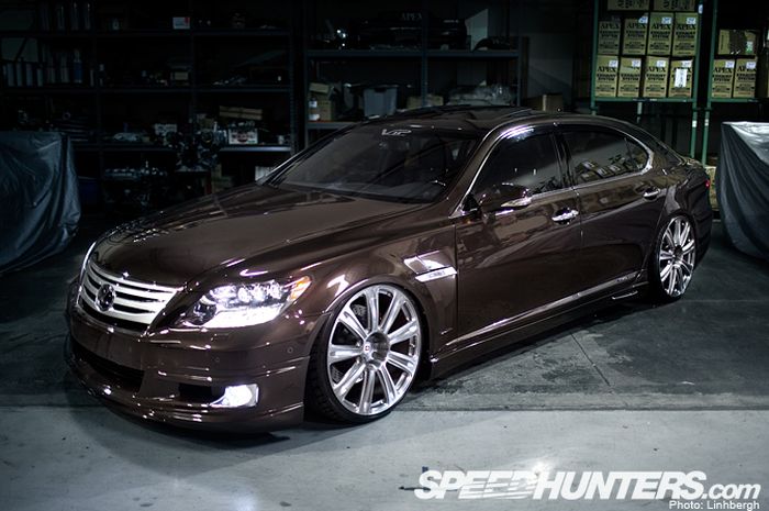 Tampilan mewah nan mengkilap dari Lexus Ls600hl