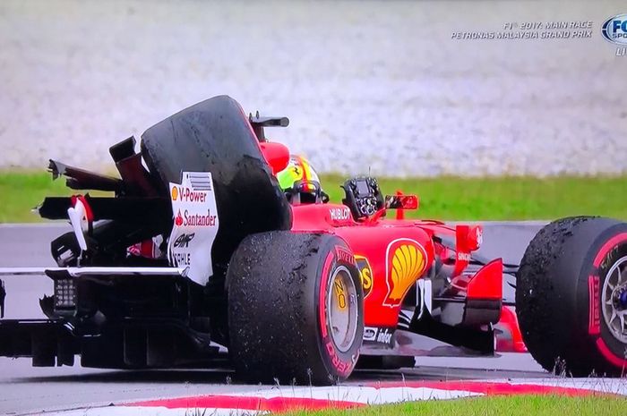 Bagian belakang mobil Ferrari andalan Sebastian Vettel hancur setelah balapan di F1 Malaysia